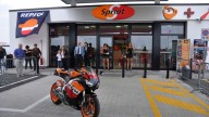 Moto - News: Andrea Dovizioso inaugura due stazioni Repsol