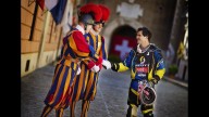 Moto - Gallery: Red Bull X-Fighters 2010: Mat Rebaud in visita alla Guardia Svizzera Pontificia