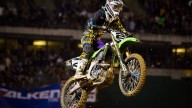 Moto - News: Ama Supercross 2011: James Stewart vince e balza in testa 