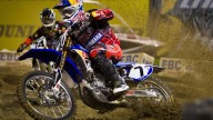 Moto - News: Ama Supercross 2011: James Stewart vince e balza in testa 