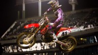 Moto - News: Ama Supercross 2011: James Stewart vince e balza in testa 