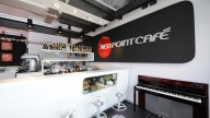 Moto - News: Luca Scassa e Yamaha inaugurano il 2011 del Red Point Cafè Milano