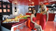 Moto - News: Luca Scassa e Yamaha inaugurano il 2011 del Red Point Cafè Milano