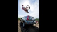 Moto - News: Honda CRF 450R vs Honda CR-V