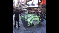 Moto - News: Kawasaki: Times Square diventa verde!
