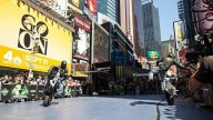 Moto - News: Kawasaki: Times Square diventa verde!