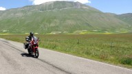 Moto - News: Mototurismo: Fioritura di Castelluccio di Norcia 2016. E giallo sia!