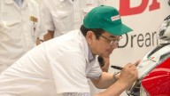 Moto - News: Honda: il presidente visita la fabbrica italiana di Atessa
