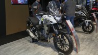 Moto - News: Honda CB500X, la crossover media col look da grande