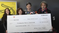 MotoGP: Valentino Rossi consegna l&#039;assegno alla Fondazione Simoncelli