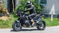 Moto - News: La nuova KTM Supermoto 890 sorpresa turante i test