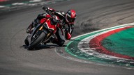 Moto - News: Ducati Streetfighter V4, la superbike si spoglia