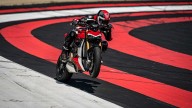 Moto - News: Ducati Streetfighter V4, la superbike si spoglia