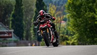 Moto - News: Ducati Streetfighter V4, la superbike si spoglia