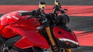 Moto - News: Ducati Streetfighter V4, la superbike si spoglia