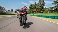 Moto - News: Ducati Streetfighter V4, la superbike si spoglia