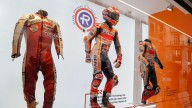 MotoGP: Marc Marquez si trasforma in manichino umano nelle vetrine di Madrid