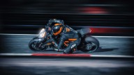 Moto - News: KTM 1290 Super Duke R: le prime immagini in pista, di notte [VIDEO]