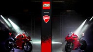 Moto - News: Ducati Panigale V4 R: Lego ne ha costruita una di mattoni in scala 1:1