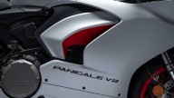 Moto - News: Ducati Panigale V2 si tinge di bianco: arriva la livrea White Rosso