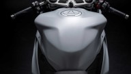 Moto - News: Ducati Panigale V2 si tinge di bianco: arriva la livrea White Rosso