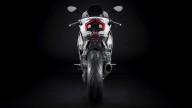 Moto - News: Ducati Panigale V2 si tinge di bianco: arriva la livrea White Rosso