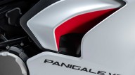 Moto - News: Ducati Panigale V2 si tinge di bianco: arriva la livrea White Rosso