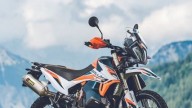 Moto - News: KTM 890 Adventure R e Rally 2021: l'enduro stradale austriaca, mostra i muscoli