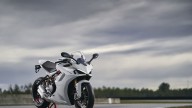 Moto - News: Ducati SuperSport 950 my2021: un tocco di Panigale per renderla più cattiva