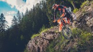 Moto - News: KTM: ecco le 690 Enduro R e 690 SMC R 2021. Caratteristiche e foto