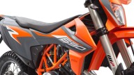 Moto - News: KTM: ecco le 690 Enduro R e 690 SMC R 2021. Caratteristiche e foto