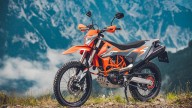 Moto - News: KTM: ecco le 690 Enduro R e 690 SMC R 2021. Caratteristiche e foto