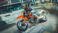 Moto - News: KTM: ecco le 690 Enduro R e 690 SMC R 2021. Caratteristiche e foto