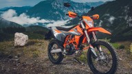 Moto - News: KTM 690 Enduro R e 690 SMC R, le supermono diventano tech