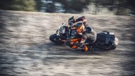 Moto - News: KTM 1290 Super Adventure S 2021: la Travel Enduro "sale" uno scalino - foto e video