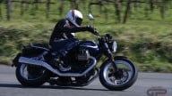 Moto - Test: Prova Moto Guzzi V7 my 2021, foto, caratteristiche, pregi e difetti