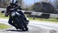 Moto - Test: Prova Moto Guzzi V7 my 2021, foto, caratteristiche, pregi e difetti