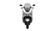 Moto - News: Suzuki Burgman 400 2021: il maxi-scooter si rinnova tra sport e arte