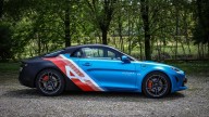 Auto - News: Alpine A110 Trackside: l'auto di Alonso ed Ocon dei GP Europei di F1