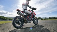 Moto - News: NON ENTRARE !!! Ducati Hypermotard 950: nuova nel motore e versione SP con nuova livrea