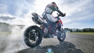 Moto - News: NON ENTRARE !!! Ducati Hypermotard 950: nuova nel motore e versione SP con nuova livrea