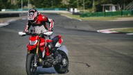 Moto - News: NON ENTRARE !!! Ducati Hypermotard 950: nuova nel motore e versione SP con nuova livrea