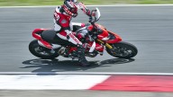 Moto - News: NON ENTRARE !!! Ducati Hypermotard 950: nuova nel motore e versione SP con nuova livrea