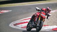 Moto - News: NON ENTRARE !!! Ducati Hypermotard 950: nuova nel motore e versione SP con nuova livrea