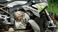 Moto - Test: NON ENTRARE Prova video BMW S 1000 R 2021, nuovo look e si fa quasi mansueta