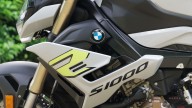 Moto - Test: NON ENTRARE Prova video BMW S 1000 R 2021, nuovo look e si fa quasi mansueta