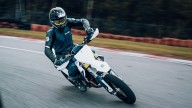 : Husqvarna FS 450 2022, la supermoto racing nata per le corse