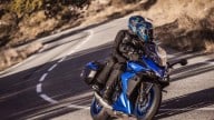 Moto - News: EMBARGO Suzuki GSX-S 1000 GT, la maxi naked si veste da viaggio