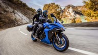 Moto - News: EMBARGO Suzuki GSX-S 1000 GT, la maxi naked si veste da viaggio