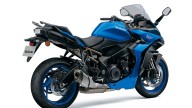 Moto - News: EMBARGO Suzuki GSX-S 1000 GT, la maxi naked si veste da viaggio